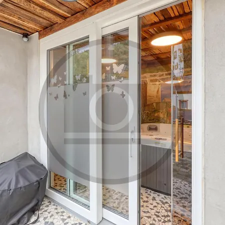 1 Bedroom Lovely In *