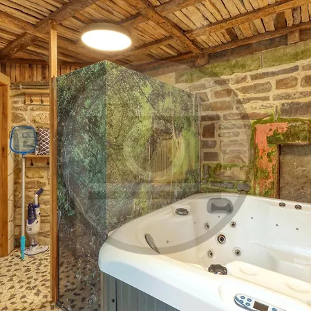 1 Bedroom Lovely In Apartment