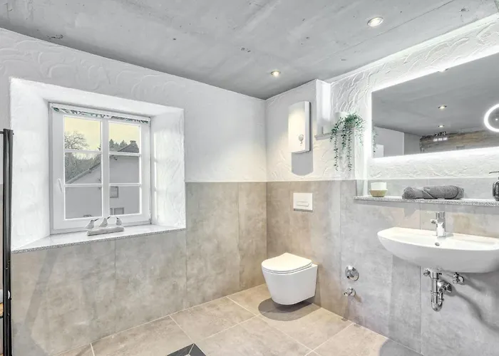 1 Bedroom Lovely In Apartment